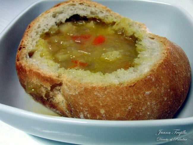 sopa de verduras en pan