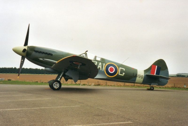 http://i1093.photobucket.com/albums/i423/nuuumannn/Spitfires/LA198iiiiiiiiii.jpg