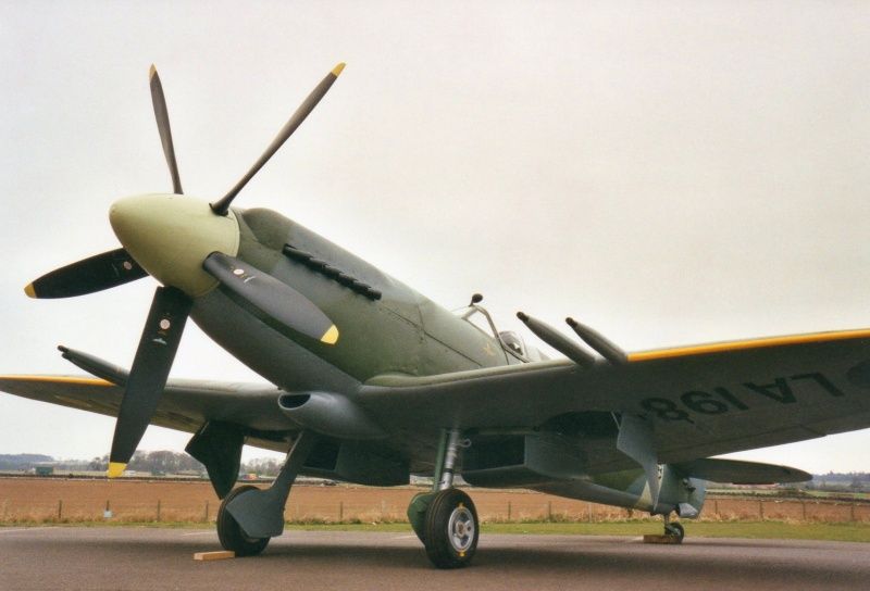 http://i1093.photobucket.com/albums/i423/nuuumannn/Spitfires/LA198iiiiiiiiiiii.jpg