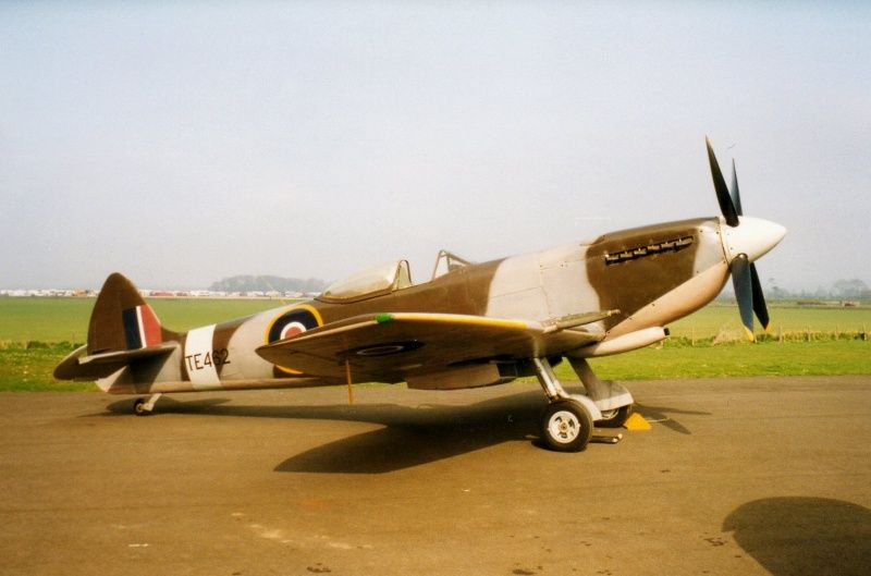 http://i1093.photobucket.com/albums/i423/nuuumannn/Spitfires/TE462ii.jpg