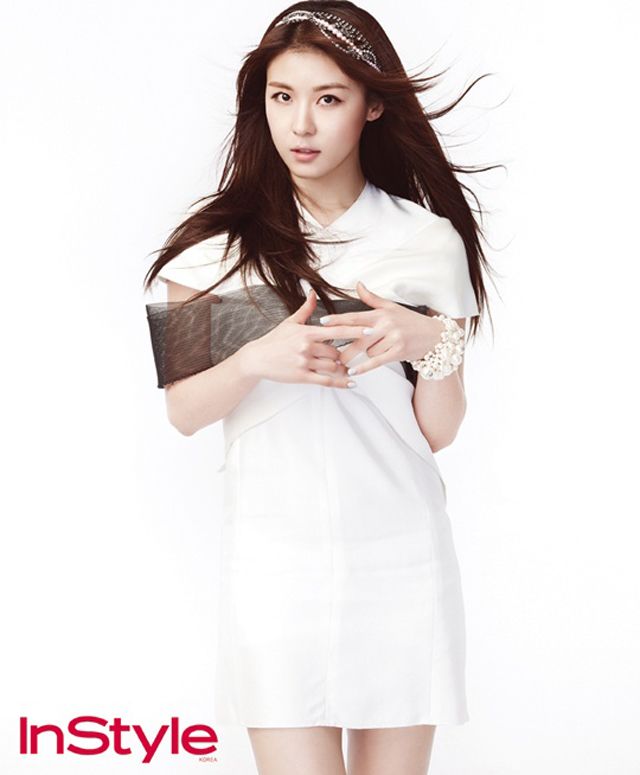 Ha Ji-won // InStyle Korea // June 2013 | ネクタイ結び, 韓国美人, 女優