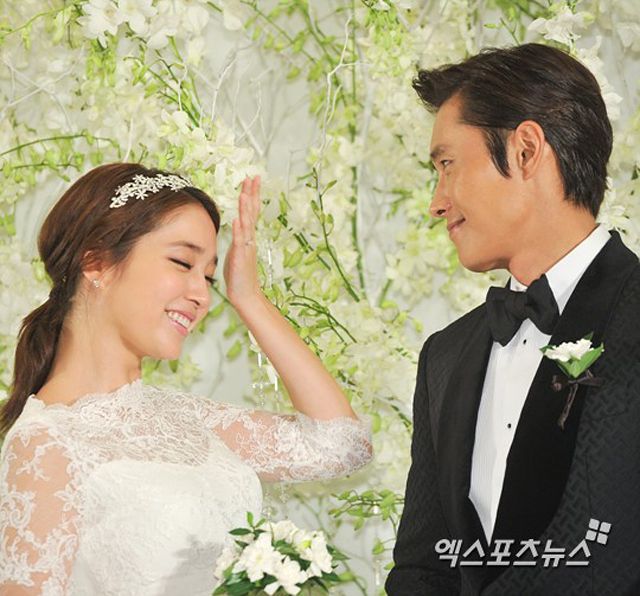 المزيد من صور زفاف Lee Byung Hun و Lee Min Jung