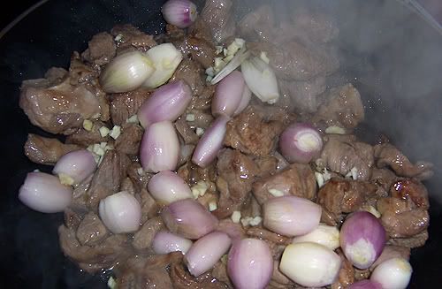 In-go-the-shallots-and-garl.jpg