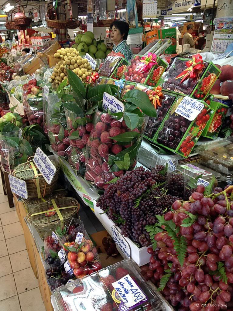 Fruit Stall in OrTorKor BKK photo OrTorKorMarketFruitsStall01.jpg