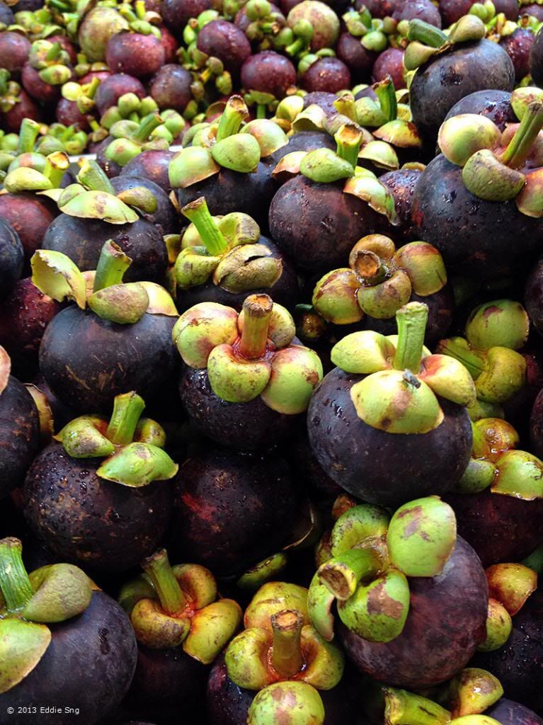 Mangosteens in OrTorKor BKK photo OrTorKorMarketMangosteens01.jpg