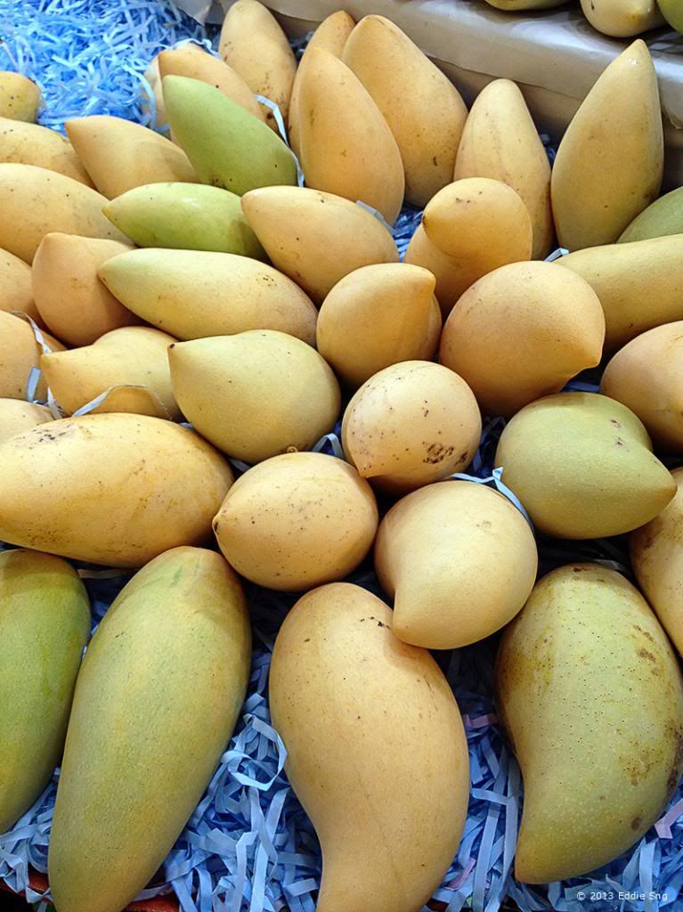 Mangoes in OrTorKor BKK photo OrTorKorMarketThaiMango02.jpg